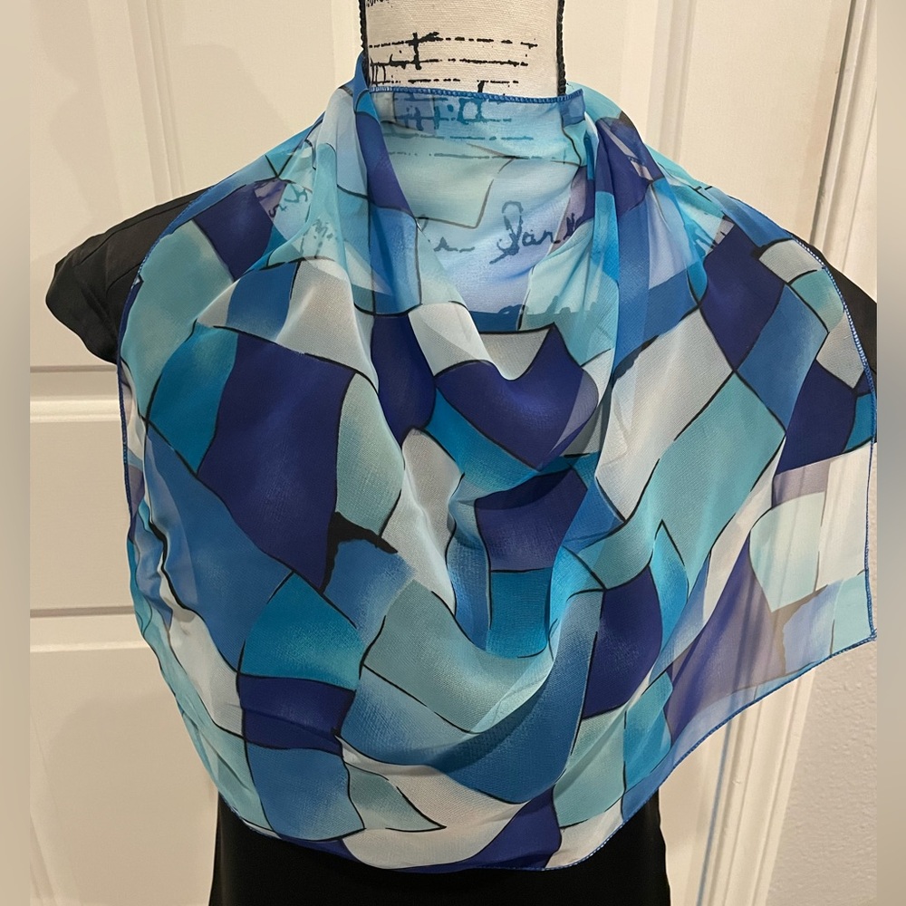 Elegant Blue Patterned Scarf
